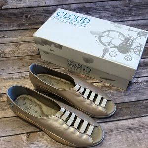 NIB Cloud Footwear Charlize peep toe sandal